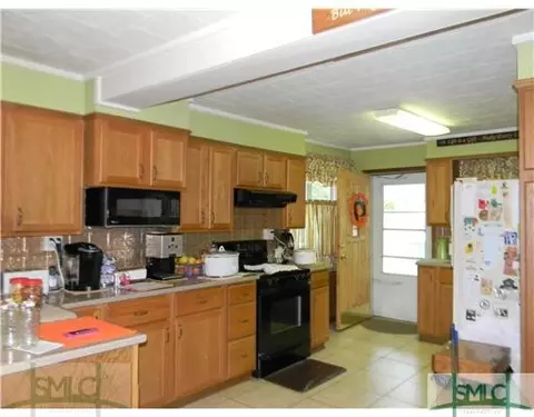 423 E First St, Midway, GA 31320 photo 4