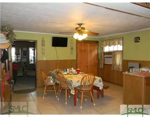 423 E First St, Midway, GA 31320 photo 3