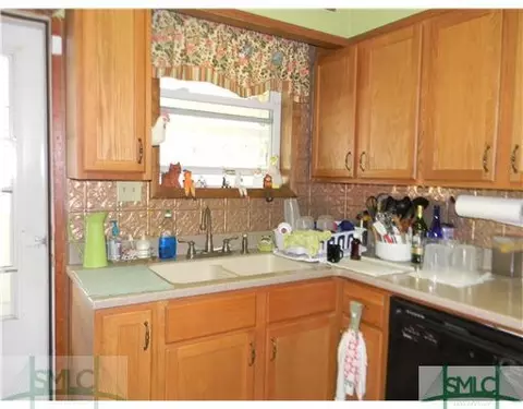 423 E First St, Midway, GA 31320 photo 5
