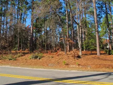 25 E Mckenzie Rd, Pinehurst, NC 28374 photo 2