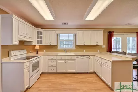 102 Holly Cir, Guyton, GA 31312 photo 9