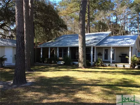 685 E 1st St, Midway, GA 31320 photo 1