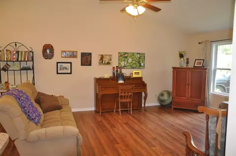 114 Central Dr, Aberdeen, NC 28315 photo 3