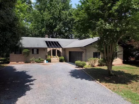 151 E Shenandoah Rd, West End, NC 27376 photo 1