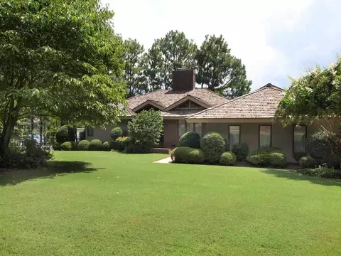 680 SE Lake Forest Dr, Pinehurst, NC 28374 photo 1