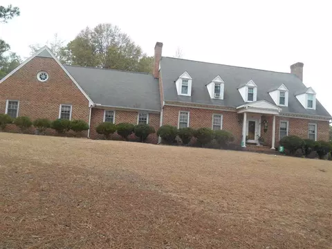 98 Pineland Dr, Hamlet, NC 28345 photo 1