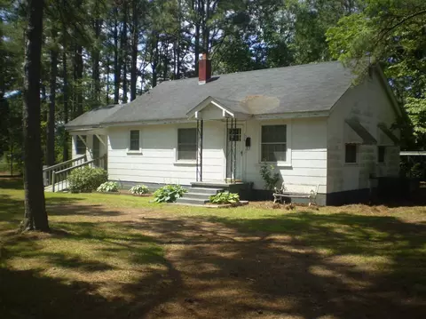 304 Maple Ave, Hamlet, NC 28345 photo 1