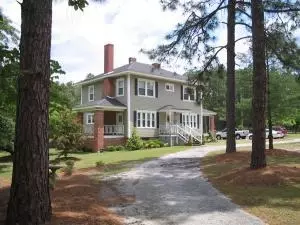 912 Hylan Ave, Hamlet, NC 28345 photo 1