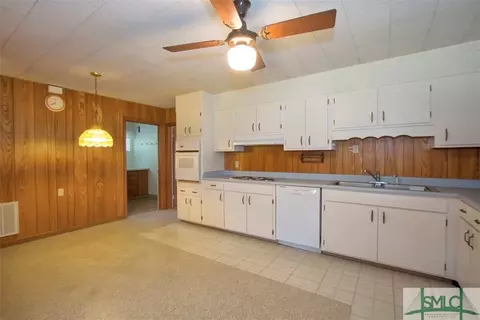 704 Park Ave, Claxton, GA 30417 photo 10