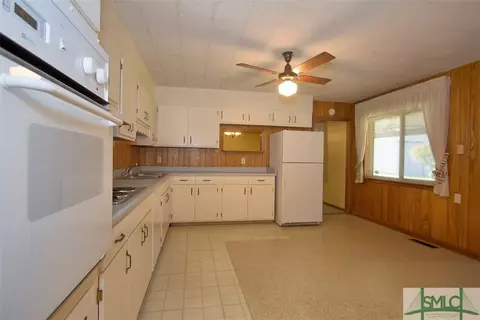 704 Park Ave, Claxton, GA 30417 photo 9