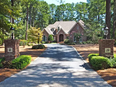 19 Mcmichael Dr, Pinehurst, NC 28374 photo 2