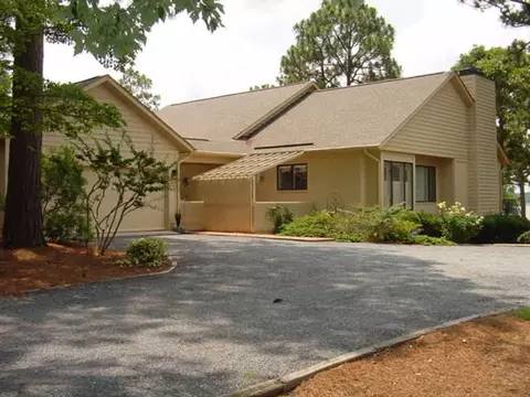 35 Lake Point Dr, Pinehurst, NC 28374 photo 1