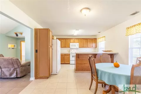 102 Cedar Dr, Springfield, GA 31329 photo 4