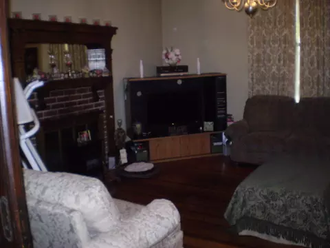 402 Rice St, Hamlet, NC 28345 photo 4