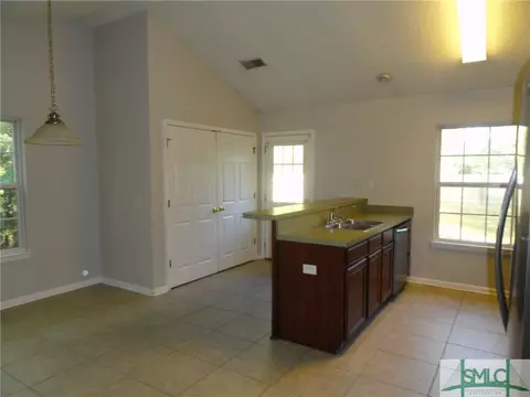 419 Shadowbrook Cir, Springfield, GA 31329 photo 4