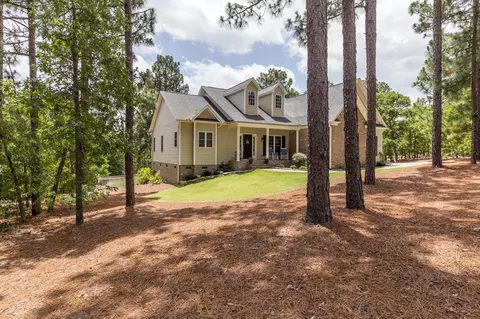 123 Longleaf Dr, West End, NC 27376 photo 2
