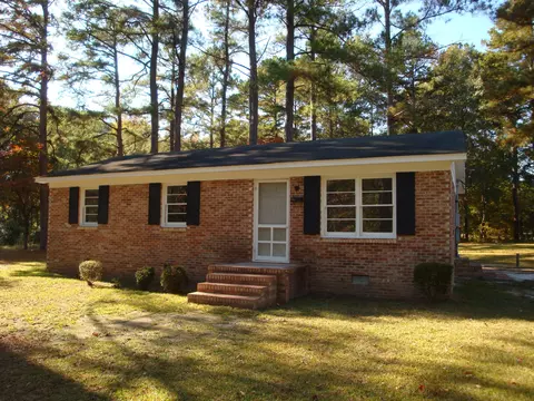 104 Ellen Dr, Hamlet, NC 28345 photo 1