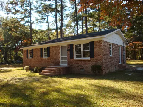 104 Ellen Dr, Hamlet, NC 28345 photo 3