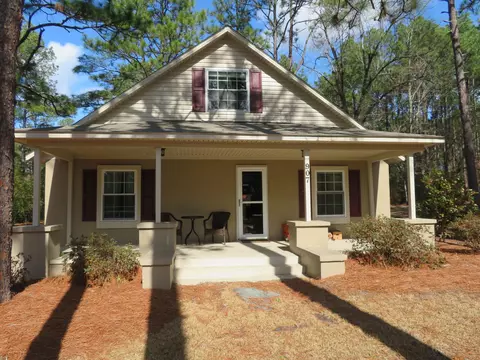 907 E Main St, Aberdeen, NC 28315 photo 1