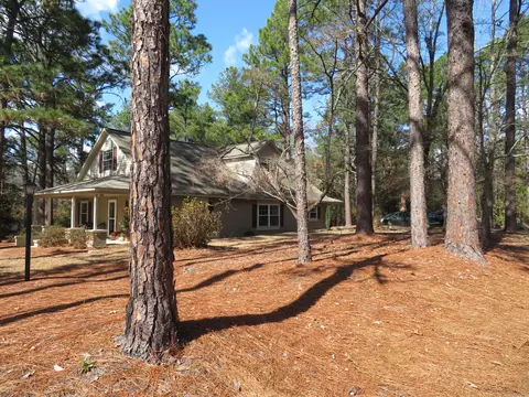 907 E Main St, Aberdeen, NC 28315 photo 3