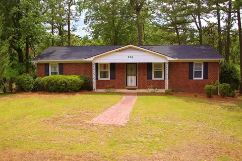 305 James Ave, Hamlet, NC 28345 photo 1