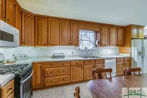 518 E Fourth St, Rincon, GA 31326 photo 9