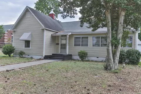 216 Henderson St, Hamlet, NC 28345 photo 1