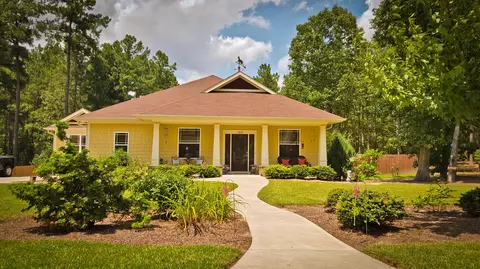 150 Devon Cir, Aberdeen, NC 28315 photo 2