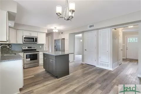 305 W 4th St, Springfield, GA 31329 photo 8