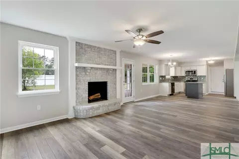 305 W 4th St, Springfield, GA 31329 photo 5