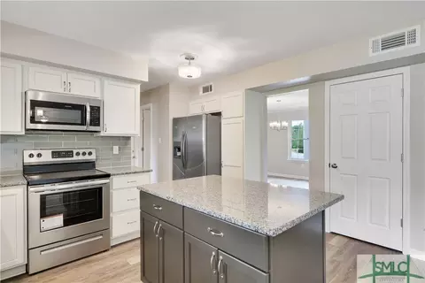 305 W 4th St, Springfield, GA 31329 photo 7