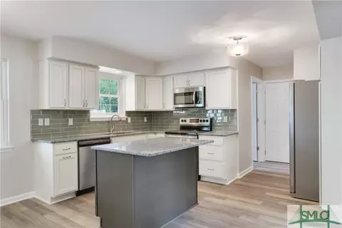 305 W 4th St, Springfield, GA 31329 photo 6