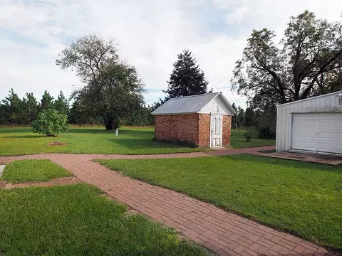 121 Carthage St, Cameron, NC 28326 photo 3