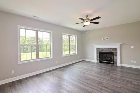 1019 Hydrangea Dr, Aberdeen, NC 28315 photo 2