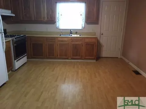 517 E 4th St, Rincon, GA 31326 photo 8
