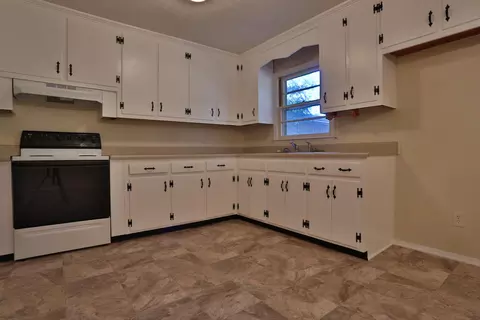 204 James Ave, Hamlet, NC 28345 photo 6