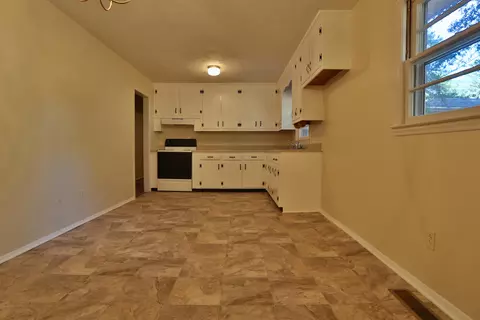 204 James Ave, Hamlet, NC 28345 photo 5