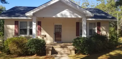 312 Mckinnon St, Hamlet, NC 28345 photo 1