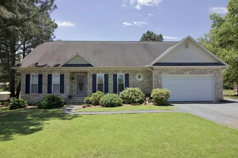 682 Cedar Pt, Vass, NC 28394 photo 1