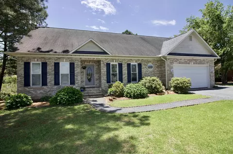 682 Cedar Pt, Vass, NC 28394 photo 2