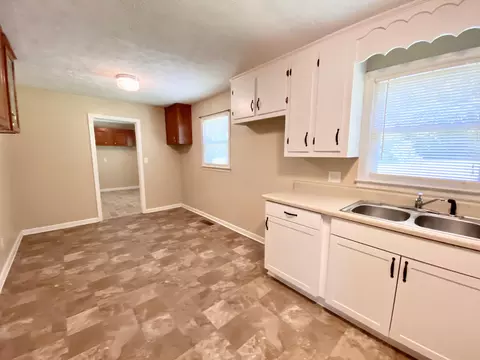 102 James Ave, Hamlet, NC 28345 photo 4