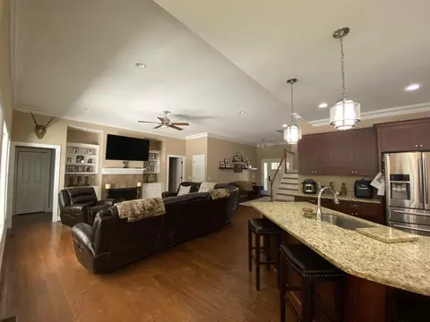 918 Devonshire Trl, Aberdeen, NC 28315 photo 5