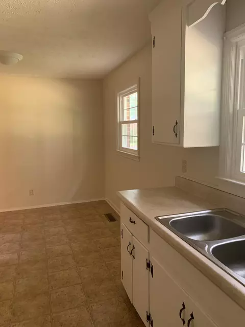 106 James Ave, Hamlet, NC 28345 photo 3
