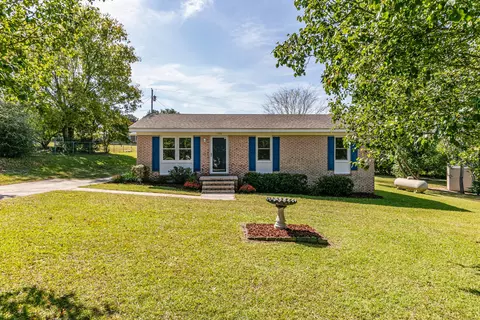 106 Curtis Ave, Hamlet, NC 28345 photo 2