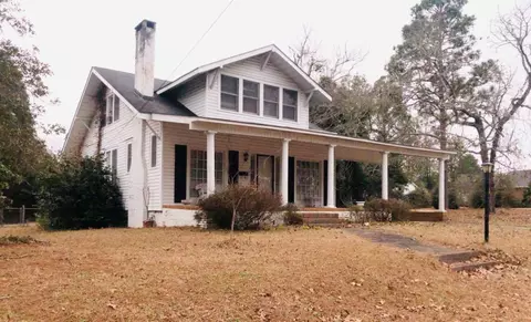 409 Jefferson St, Hamlet, NC 28345 photo 1