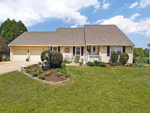 683 Cedar Pt, Vass, NC 28394 photo 1