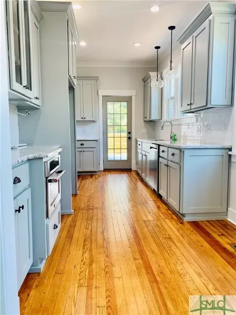 335 E 54th St, Savannah, GA 31405 photo 2