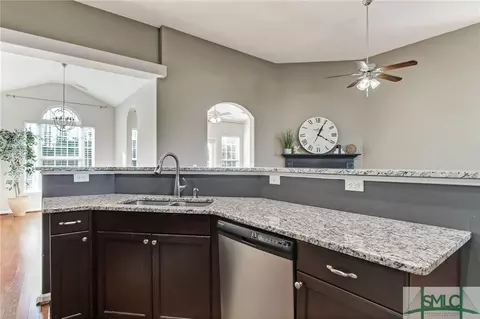 184 Willow Point Cir, Pooler, GA 31322 photo 11