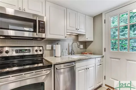 511 E Perry St, Savannah, GA 31401 photo 9