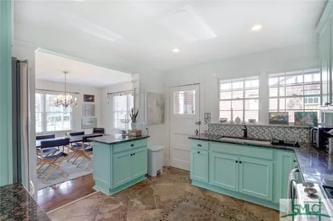 326 E 54th St, Savannah, GA 31405 photo 17